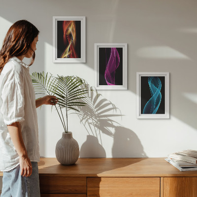 Composizione di 3 quadri Onde di linee neon colorate su uno sfondo scuro