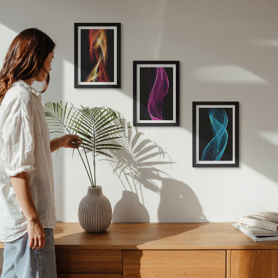 Composizione di 3 quadri Onde di linee neon colorate su uno sfondo scuro