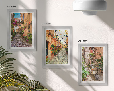 Composizione di 3 quadri Incantevoli strade fiorite in un'atmosfera italiana