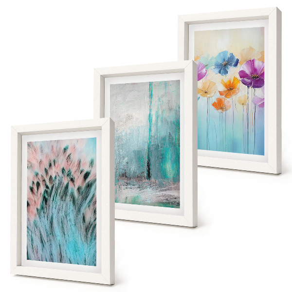 Composizione di 3 quadri Fiori su uno sfondo di colori pastello e motivi delicati.