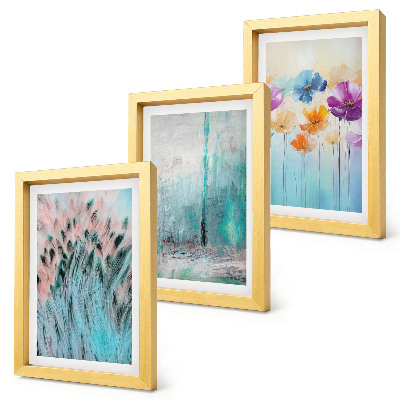 Composizione di 3 quadri Fiori su uno sfondo di colori pastello e motivi delicati.