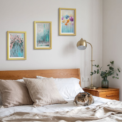 Composizione di 3 quadri Fiori su uno sfondo di colori pastello e motivi delicati.