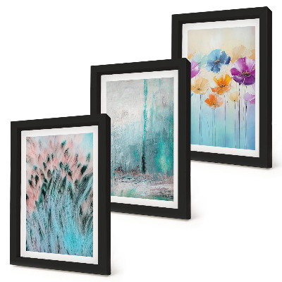 Composizione di 3 quadri Fiori su uno sfondo di colori pastello e motivi delicati.