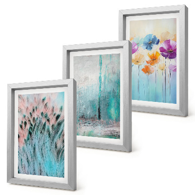Composizione di 3 quadri Fiori su uno sfondo di colori pastello e motivi delicati.