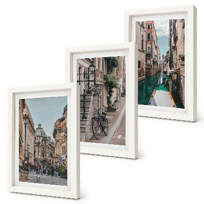 Composizione di 3 quadri Le strade della città veneziana con la loro architettura e l'acqua