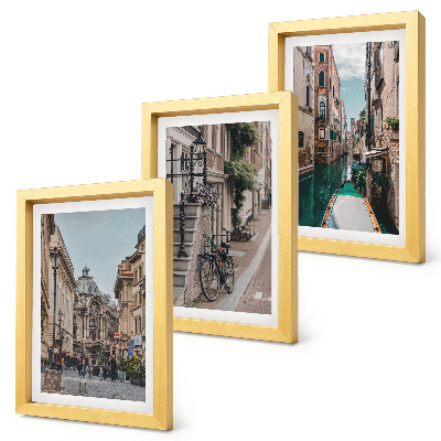 Composizione di 3 quadri Le strade della città veneziana con la loro architettura e l'acqua