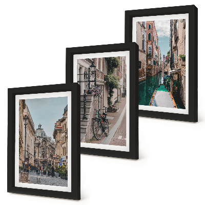 Composizione di 3 quadri Le strade della città veneziana con la loro architettura e l'acqua