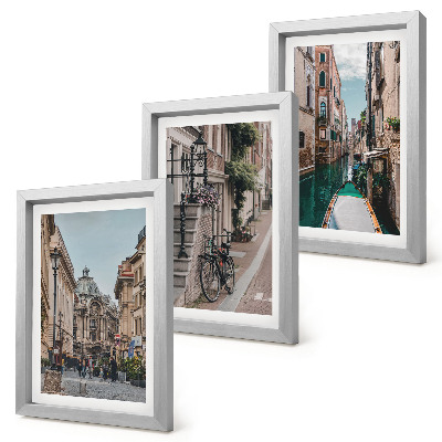 Composizione di 3 quadri Le strade della città veneziana con la loro architettura e l'acqua