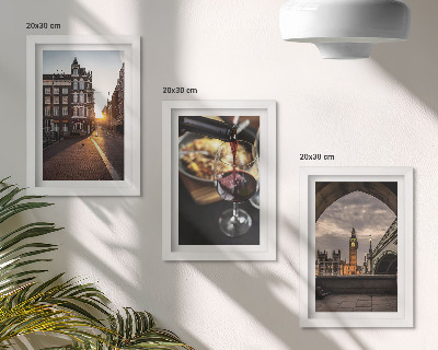 Trittico incorniciato Una serie di immagini raffiguranti una città, del cibo e una veduta di Londra.