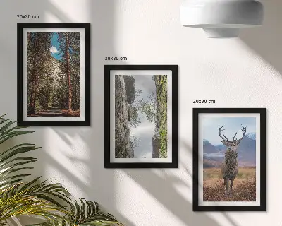 Trittico incorniciato strada nella foresta con montagne e cervi