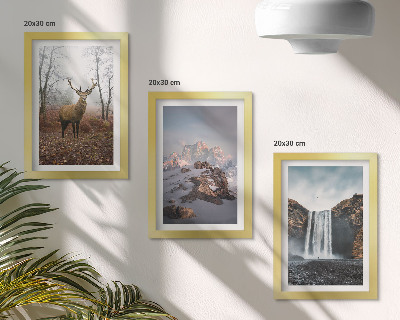 Composizione di 3 quadri Paesaggi naturali selvaggi, montagne, cervi e cascate
