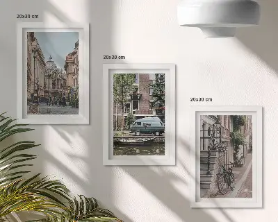 Composizione di 3 quadri con tranquille vedute cittadine di edifici