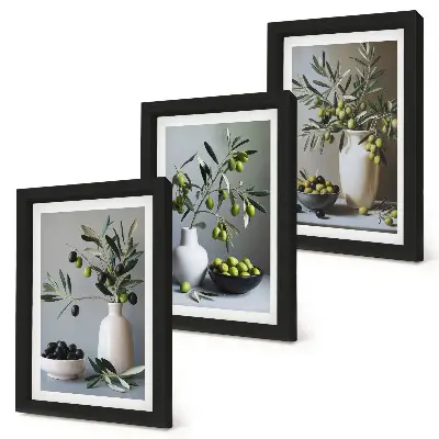 Trittico incorniciato olive in vasi su sfondo di colori tenui