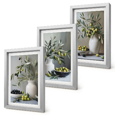 Composizione di 3 quadri Olive in vasi con rami su sfondo grigio