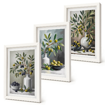 Trittico incorniciato Olive in piatti di ceramica su sfondo grigio