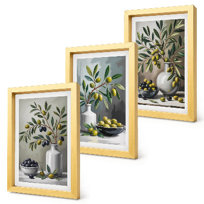Trittico incorniciato Olive in piatti di ceramica su sfondo grigio
