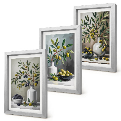 Trittico incorniciato Olive in piatti di ceramica su sfondo grigio
