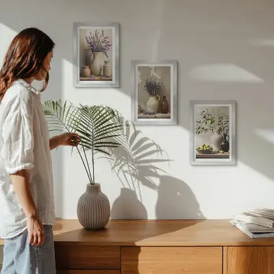 Composizione di 3 quadri con fiori in vaso, olive e decorazioni naturali