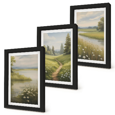 Trittico incorniciato Paesaggio primaverile con un sentiero lungo il fiume e un prato fiorito.