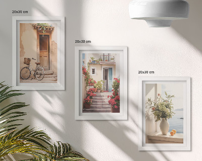 Composizione di 3 quadri Incantevoli stradine sul lungomare, ornate di fiori e biciclette.