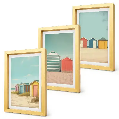 Composizione di 3 quadri con case colorate sulla spiaggia sotto il sole estivo