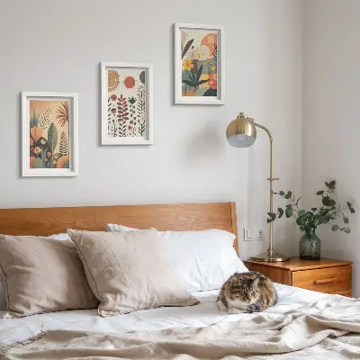 Composizione di 3 quadri con fantasie floreali in stile boho dai toni caldi e dall'aspetto naturale