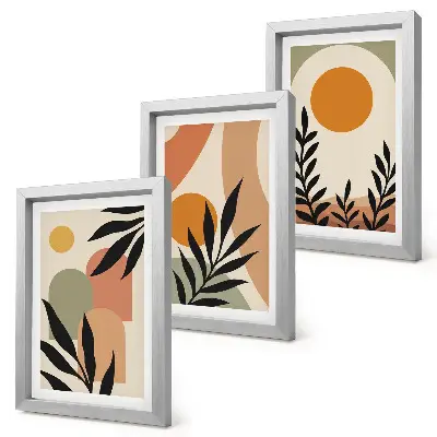 Trittico di quadri con forme astratte e motivi vegetali in colori caldi