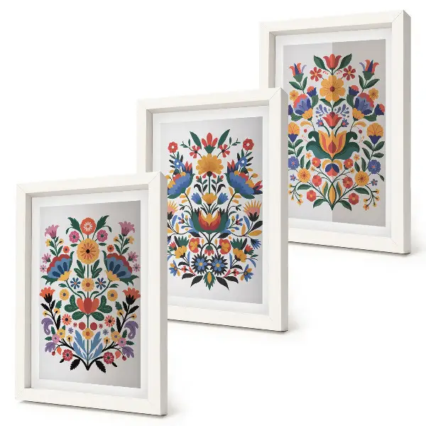 Trittico incorniciato con motivi floreali dai colori intensi su sfondo bianco