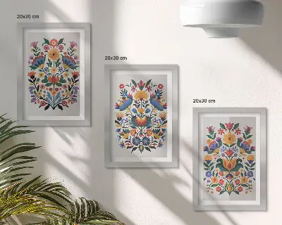 Trittico incorniciato con motivi floreali dai colori intensi su sfondo bianco