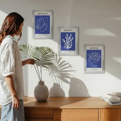 Composizione di 3 quadri con eleganti manifesti blu di Henri Matisse