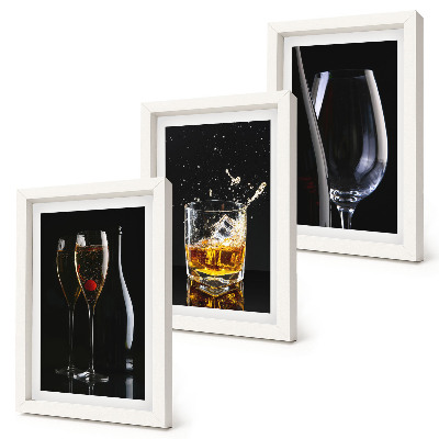 Composizione di 3 quadri Bicchieri di vino e whisky su sfondo nero