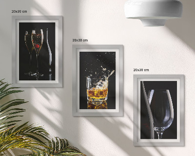 Composizione di 3 quadri Bicchieri di vino e whisky su sfondo nero