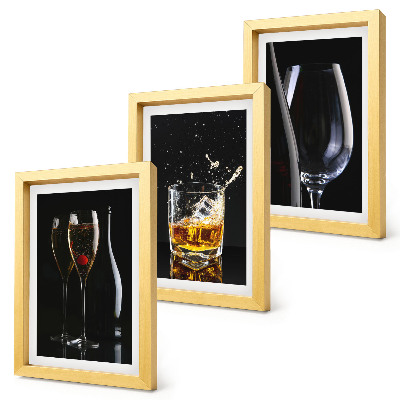 Composizione di 3 quadri Bicchieri di vino e whisky su sfondo nero
