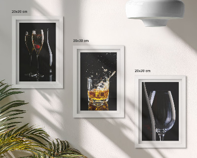 Composizione di 3 quadri Bicchieri di vino e whisky su sfondo nero