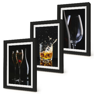 Composizione di 3 quadri Bicchieri di vino e whisky su sfondo nero