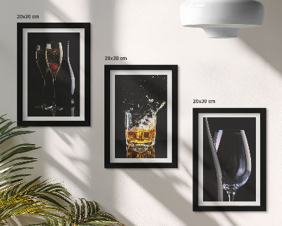 Composizione di 3 quadri Bicchieri di vino e whisky su sfondo nero