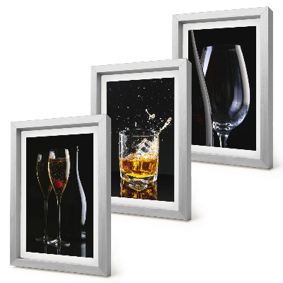 Composizione di 3 quadri Bicchieri di vino e whisky su sfondo nero