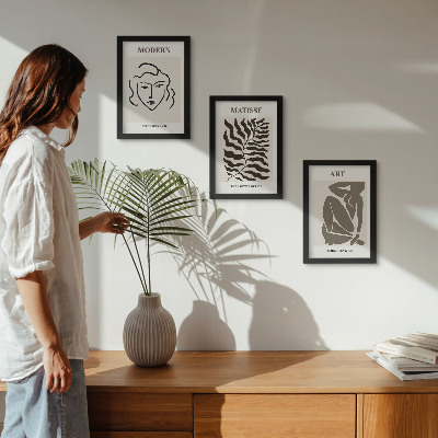 Composizione di 3 quadri Grafica elegante con linee e figure in colori neutri