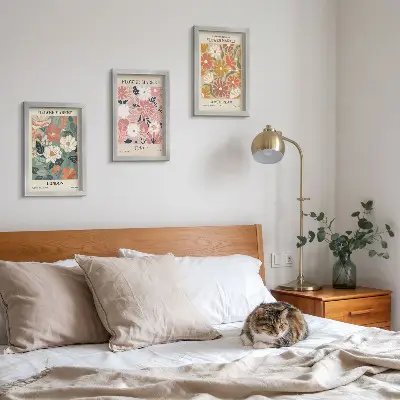 Trittico di poster floreali con motivi di Londra, Tokyo e Amsterdam incorniciato