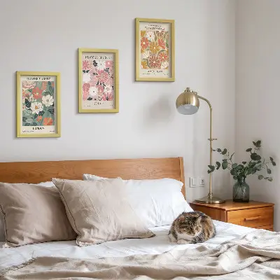 Trittico di poster floreali con motivi di Londra, Tokyo e Amsterdam incorniciato