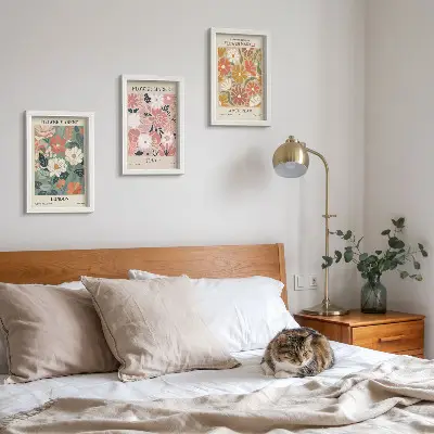 Trittico di poster floreali con motivi di Londra, Tokyo e Amsterdam incorniciato
