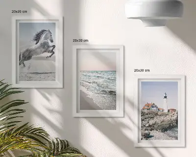 Trittico incorniciato con cavalli in movimento, spiaggia e onde del faro