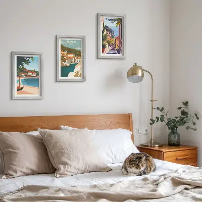 Composizione di 3 quadri con vedute di città costiere illustrate