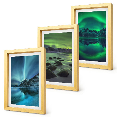Composizione di 3 quadri Paesaggio invernale con aurora boreale e montagne.