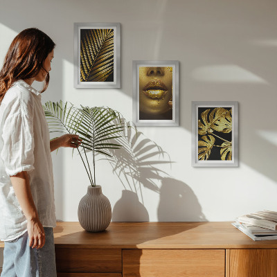 Composizione di 3 quadri foglie di palma volto di donna foglie di monstera
