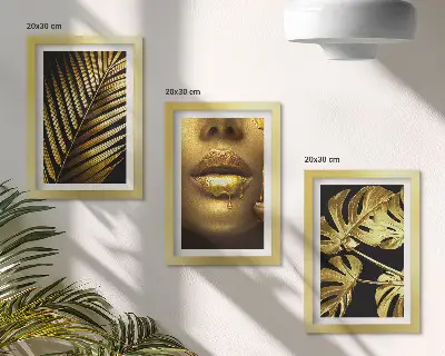 Set di 3 quadri con stampa di volto di donna tra foglie di palma e monstera