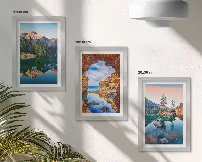 Composizione di 3 quadri con laghi di montagna e riflessi tra rocce e acqua