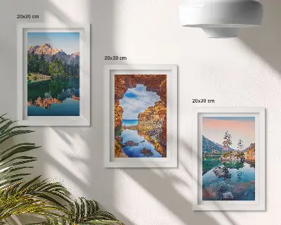 Composizione di 3 quadri con laghi di montagna e riflessi tra rocce e acqua