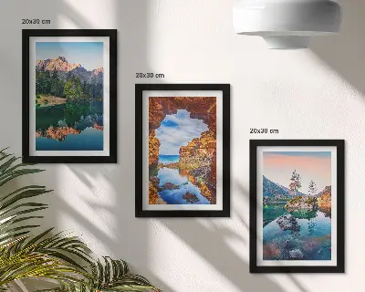 Composizione di 3 quadri con laghi di montagna e riflessi tra rocce e acqua