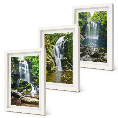 Trittico incorniciato Cascate in un ambiente verde con pietre e acqua